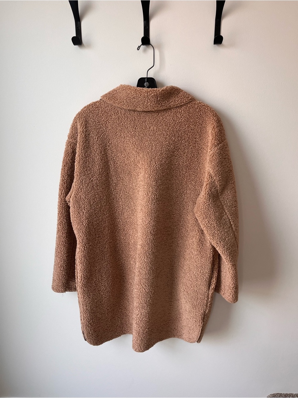 ICHI Women's Tan Faux Shearling Jacket
Size M
Excellent condition - Picture 5 of 16